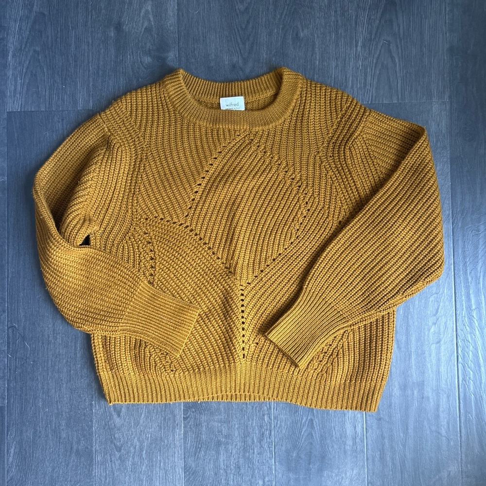 Aritzia Wilfred Crew Neck Sweater